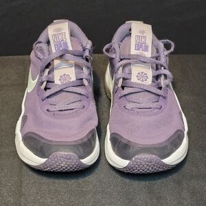 Nike Explor Running Sneakers with Crater Foam, Mesh Upper, and Cushioned Collar